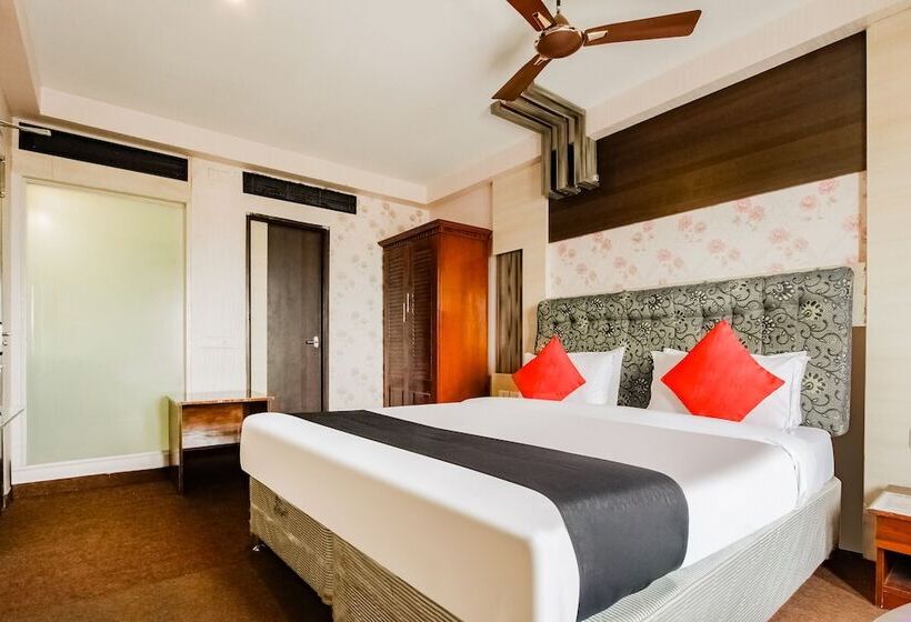 Capital O 61144 Hotel Raj