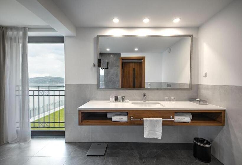 Heron Live Hotel Marina & Spa