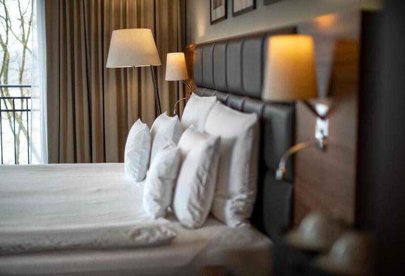 Heron Live Hotel Marina & Spa