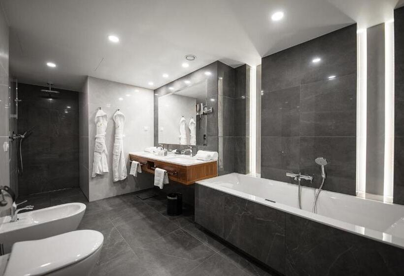 Heron Live Hotel Marina & Spa