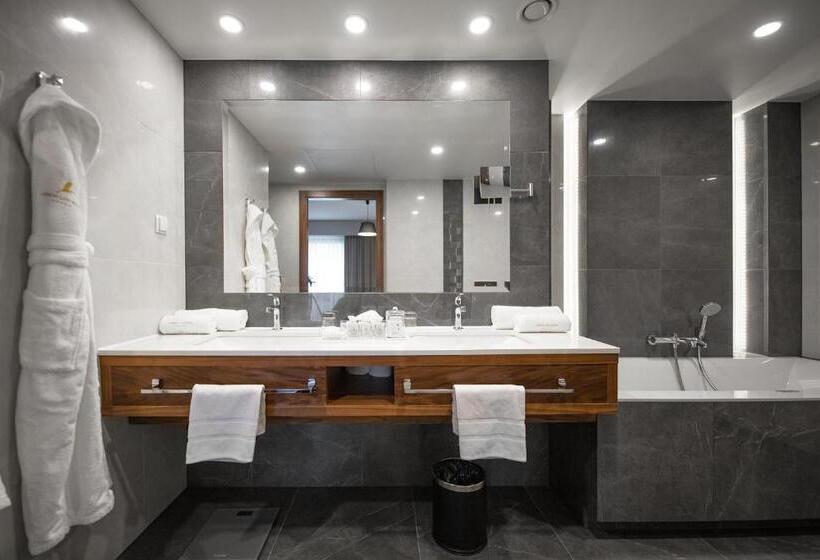 Heron Live Hotel Marina & Spa