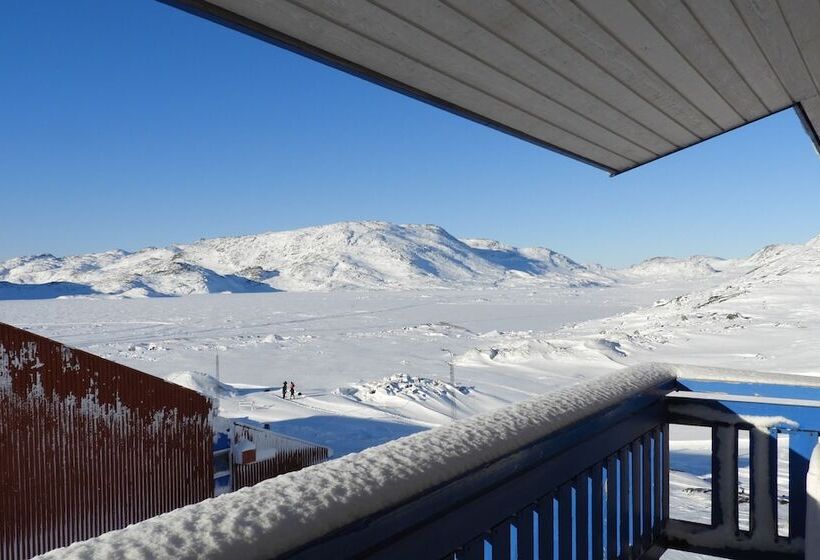 هتل Sulisartut Højskoliat