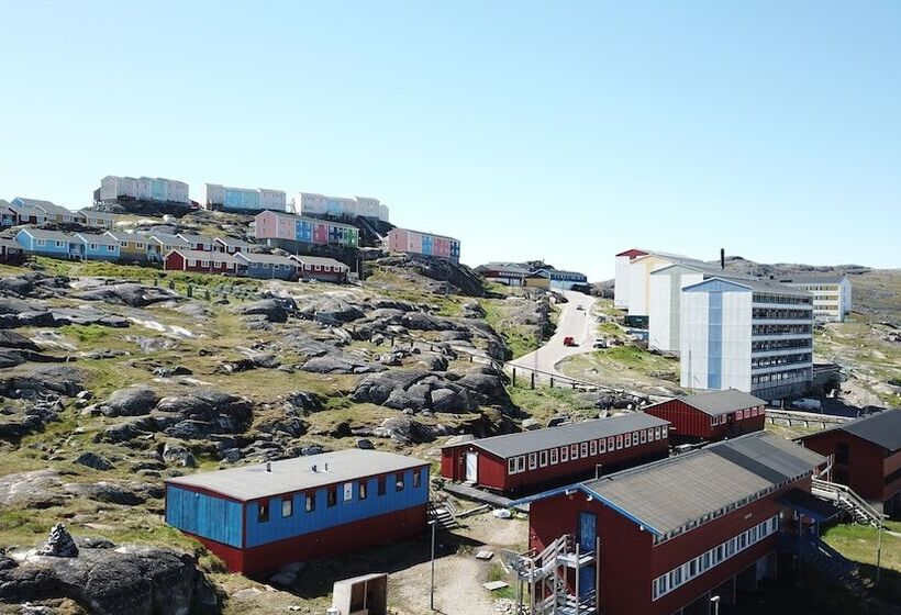 هتل Sulisartut Højskoliat