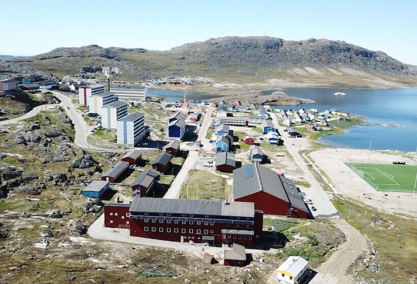 هتل Sulisartut Højskoliat