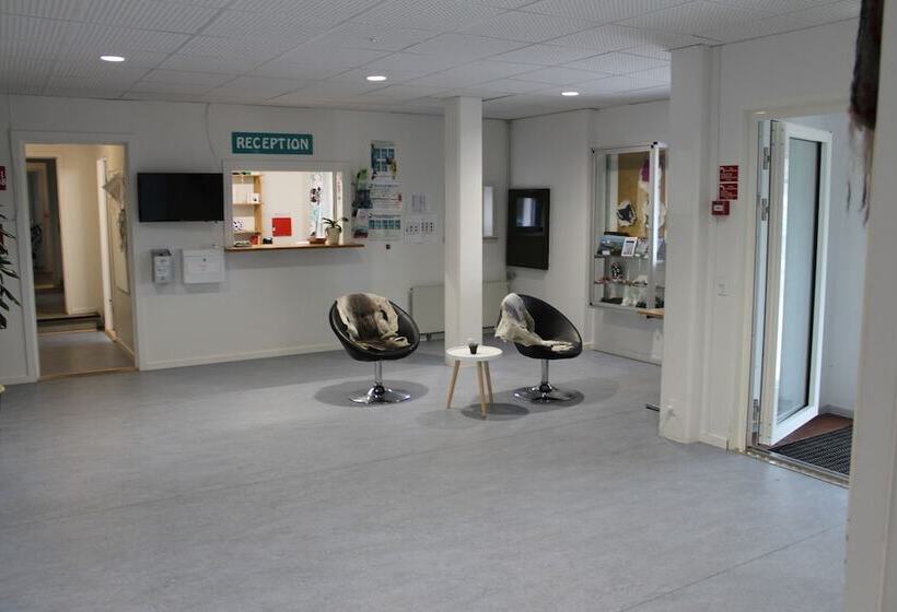 هتل Sulisartut Højskoliat