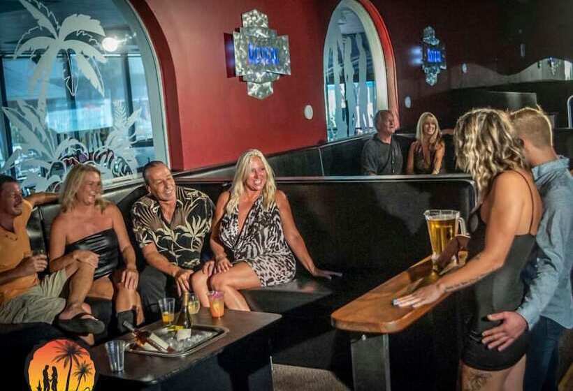 فندق Paradise Lakes Resort, Clothing Optional Resort   Adult Only