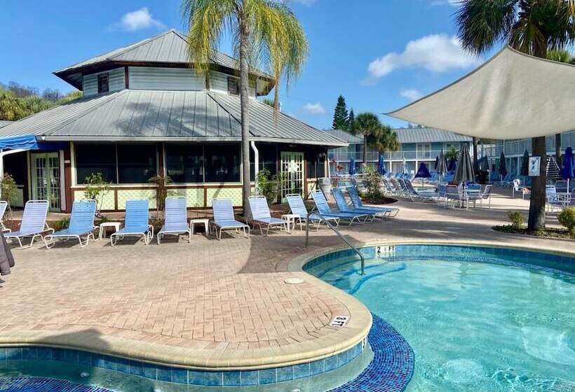 فندق Paradise Lakes Resort, Clothing Optional Resort   Adult Only