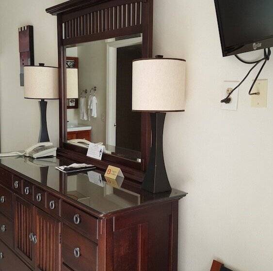 فندق Paradise Lakes Resort, Clothing Optional Resort   Adult Only