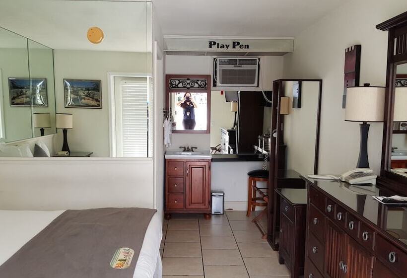 فندق Paradise Lakes Resort, Clothing Optional Resort   Adult Only