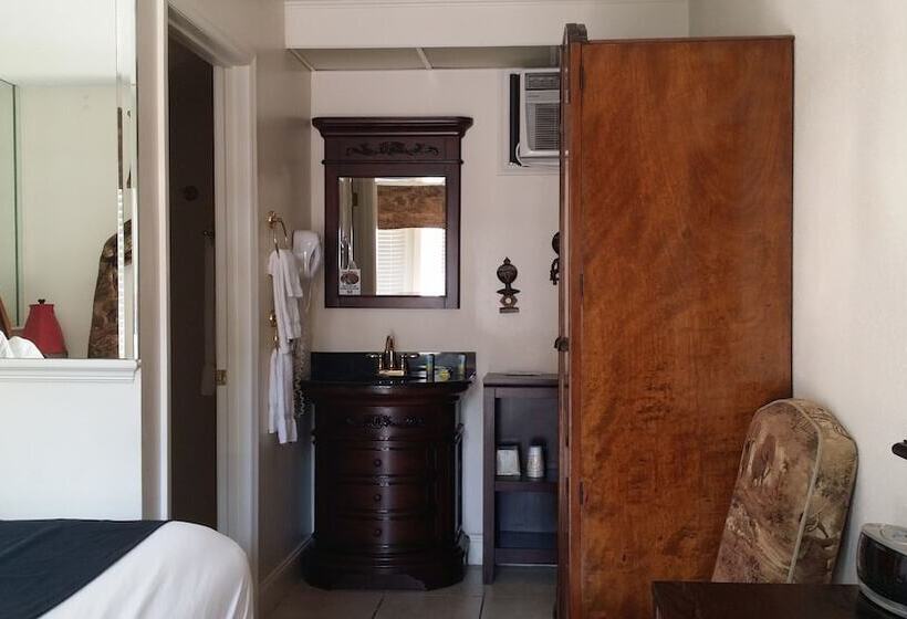 فندق Paradise Lakes Resort, Clothing Optional Resort   Adult Only