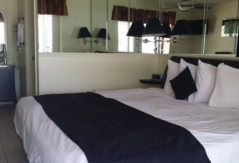 فندق Paradise Lakes Resort, Clothing Optional Resort   Adult Only