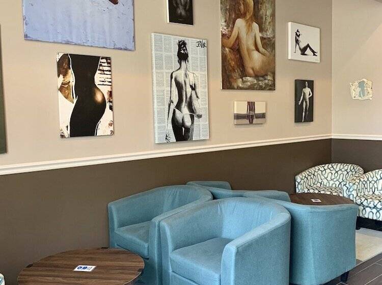 בית מלון כפרי Paradise Lakes Resort, Clothing Optional Resort   Adult Only