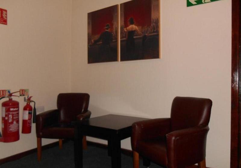 Main Top Hotel By Oyo Rooms