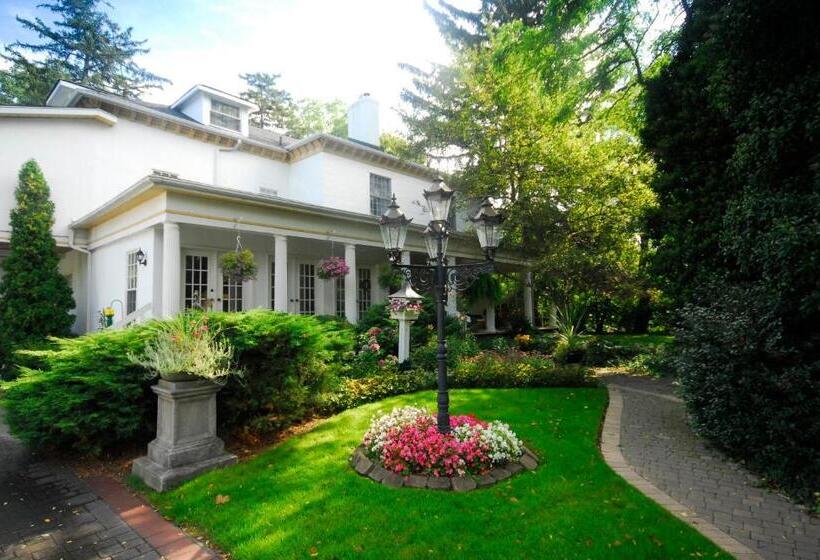 Brockamour Manor Bed And Breakfast