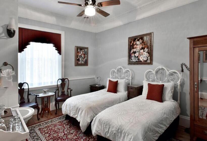 Brockamour Manor Bed And Breakfast