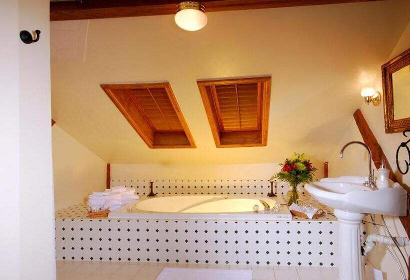 Brockamour Manor Bed And Breakfast