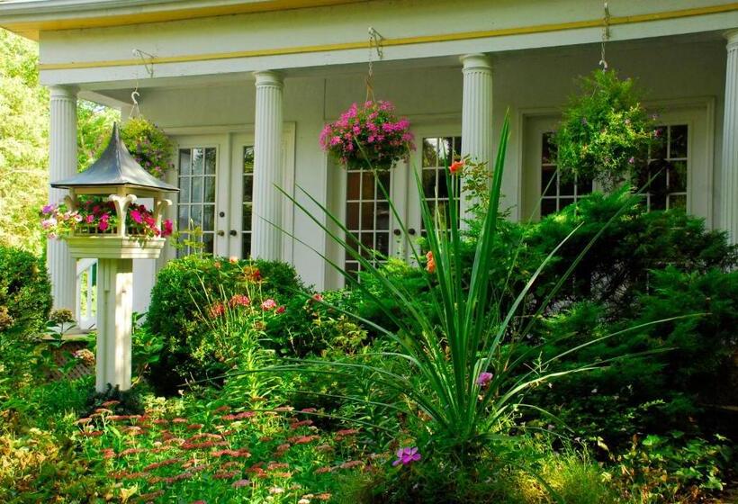 Brockamour Manor Bed And Breakfast