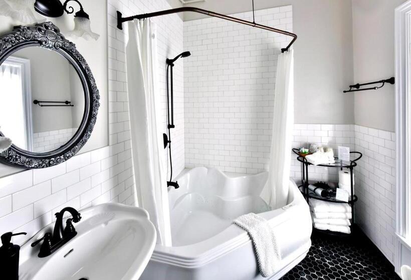 Brockamour Manor Bed And Breakfast