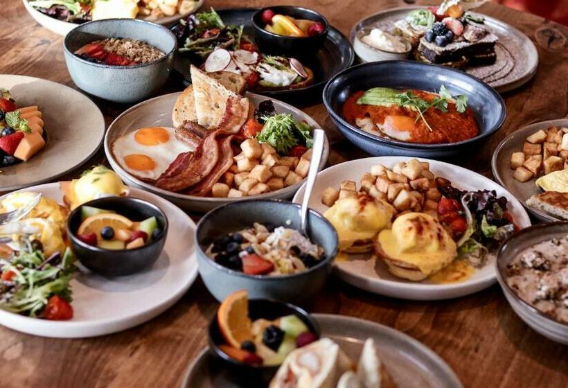 Delta Hotels By Marriott Grand Okanagan Resort