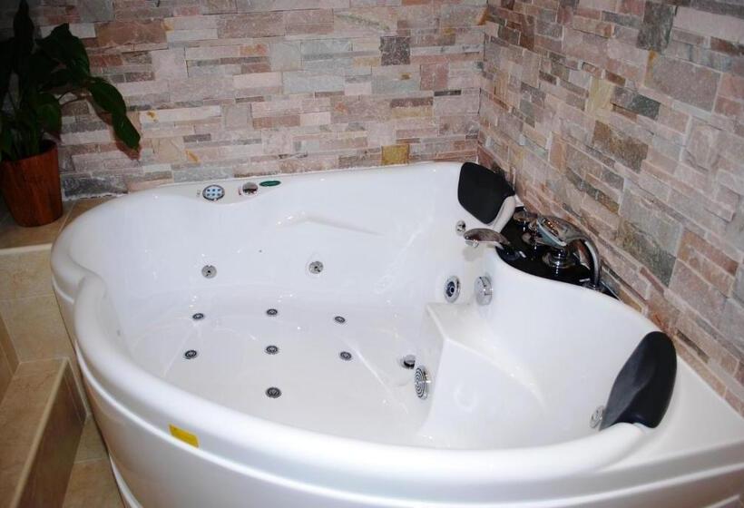 Сельский отель El Molí De Pontons Suites Con Jacuzzi Spa