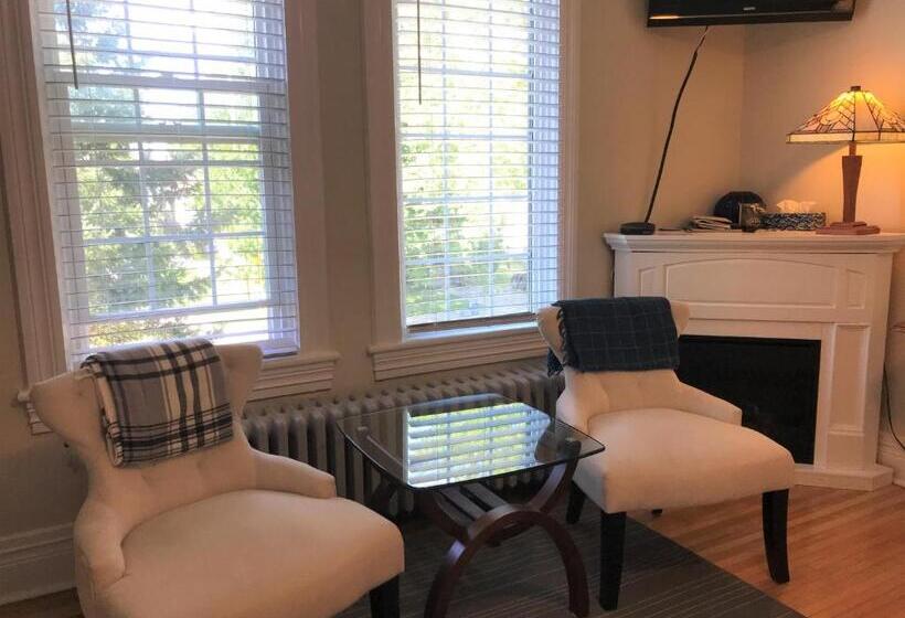 Ellis House Bed & Breakfast