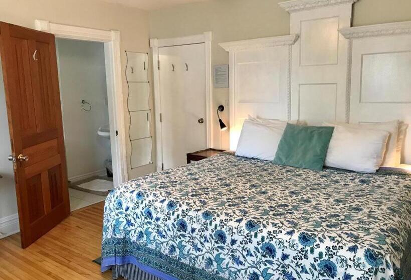 Ellis House Bed & Breakfast