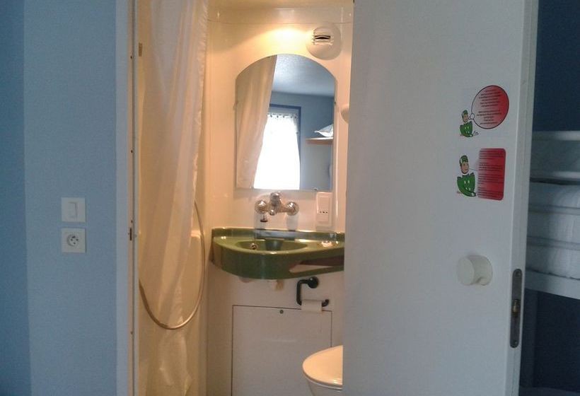 Отель Fast Caen Memorial