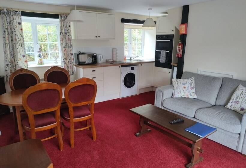 Great Trethew Manor Hotel & Self Catering Lodges