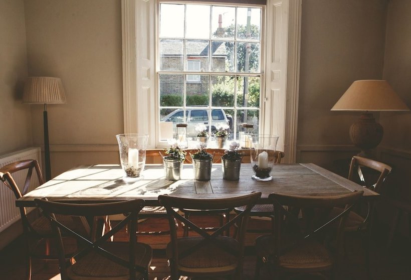 Отель Blue Pigeons