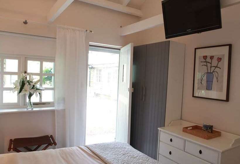 Отель Blue Pigeons