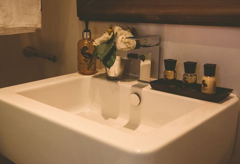 Отель Blue Pigeons