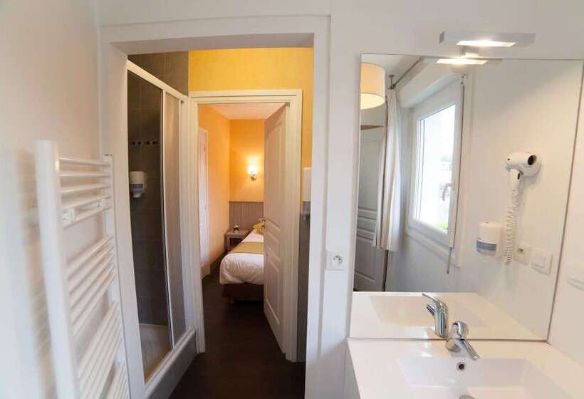 Brit Hotel    Aux Hortensias    Lannion Perros Guirec