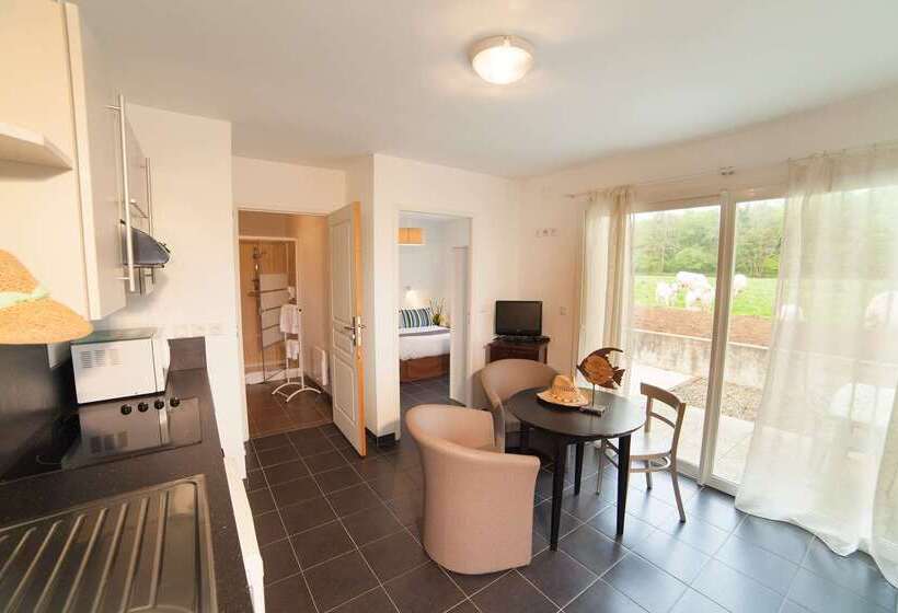 Brit Hotel    Aux Hortensias    Lannion Perros Guirec