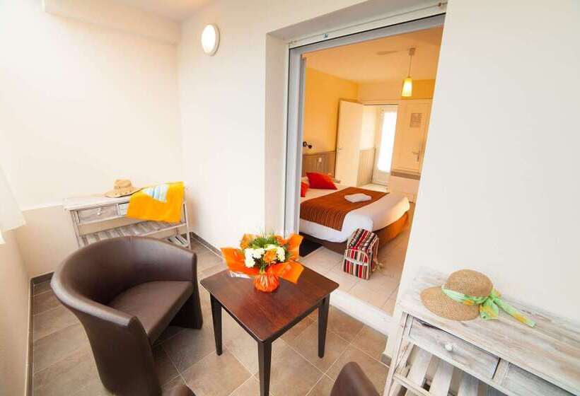 Brit Hotel    Aux Hortensias    Lannion Perros Guirec