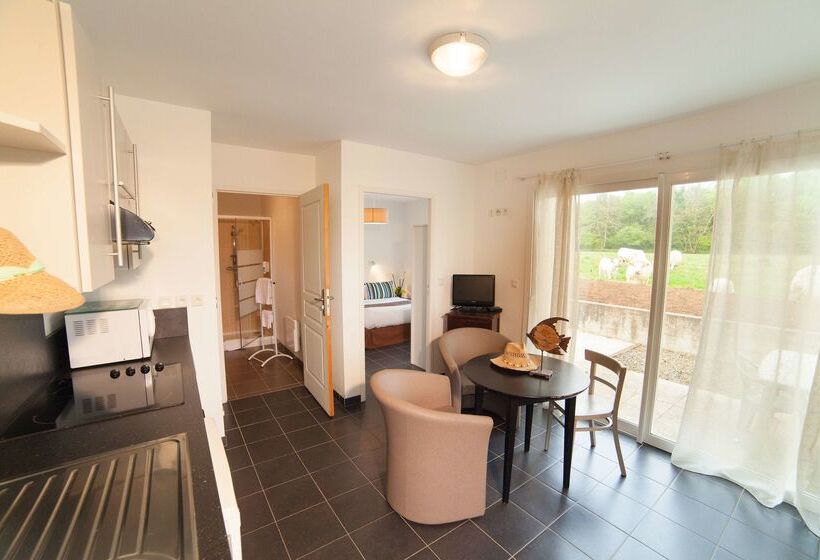 Brit Hotel    Aux Hortensias    Lannion Perros Guirec