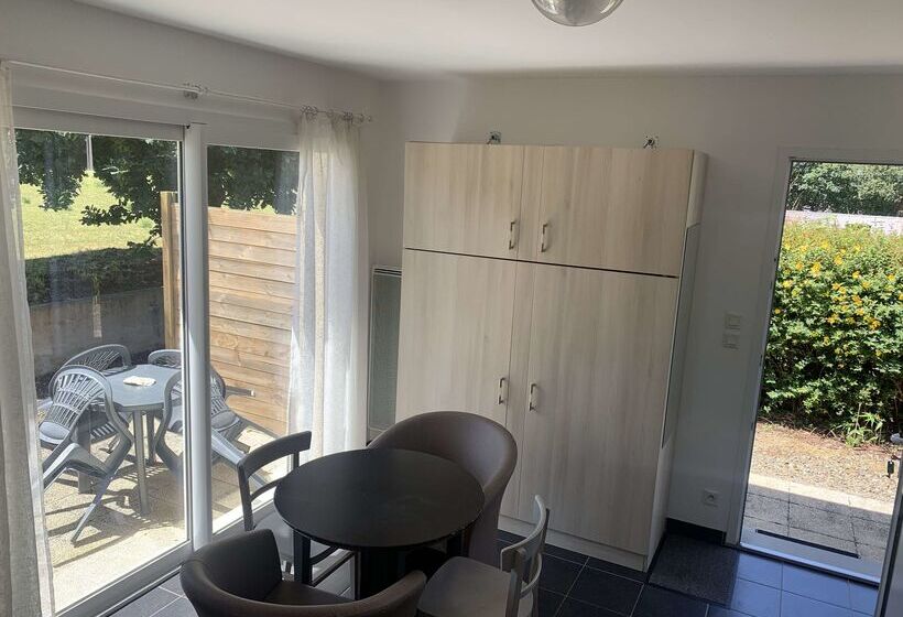 Brit Hotel    Aux Hortensias    Lannion Perros Guirec