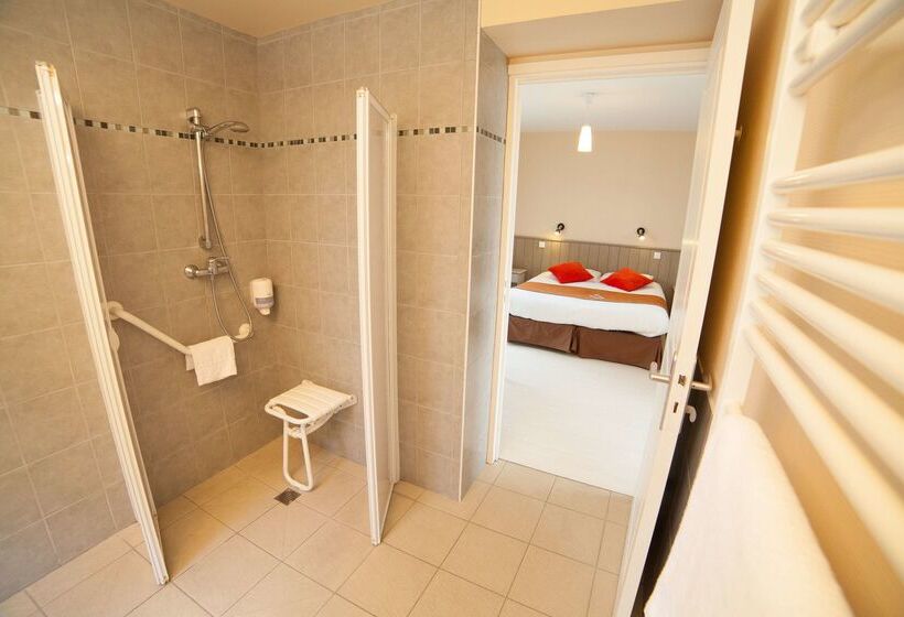 Brit Hotel    Aux Hortensias    Lannion Perros Guirec