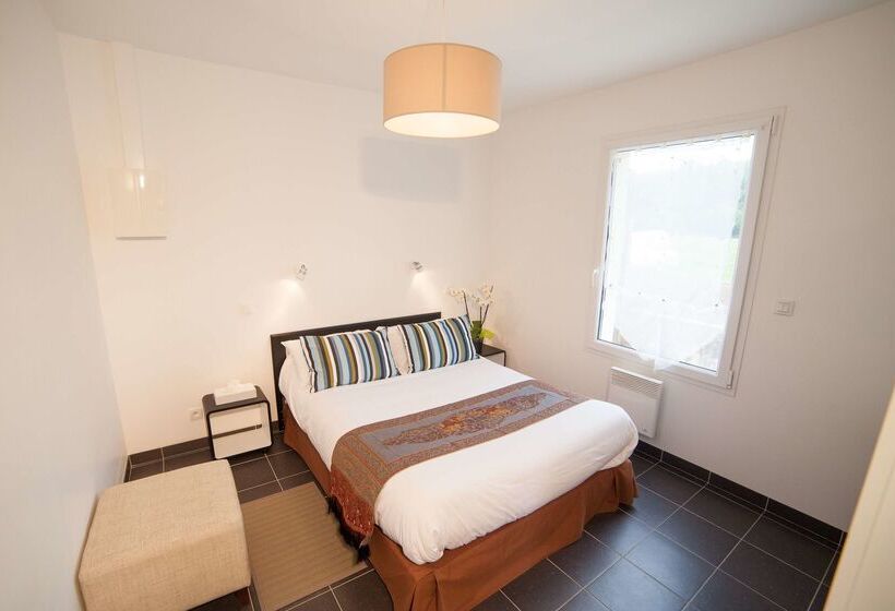 Brit Hotel    Aux Hortensias    Lannion Perros Guirec