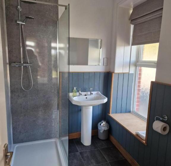 فندق Broadway House