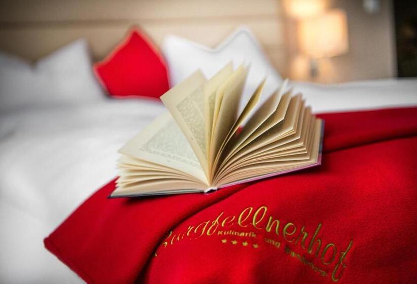 هتل Der Burgfellnerhof   Adults Only