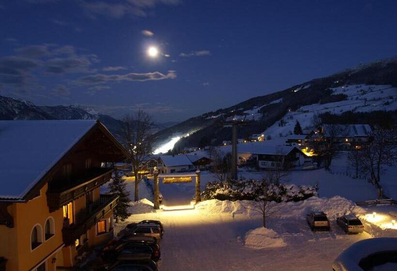 هتل Der Burgfellnerhof   Adults Only