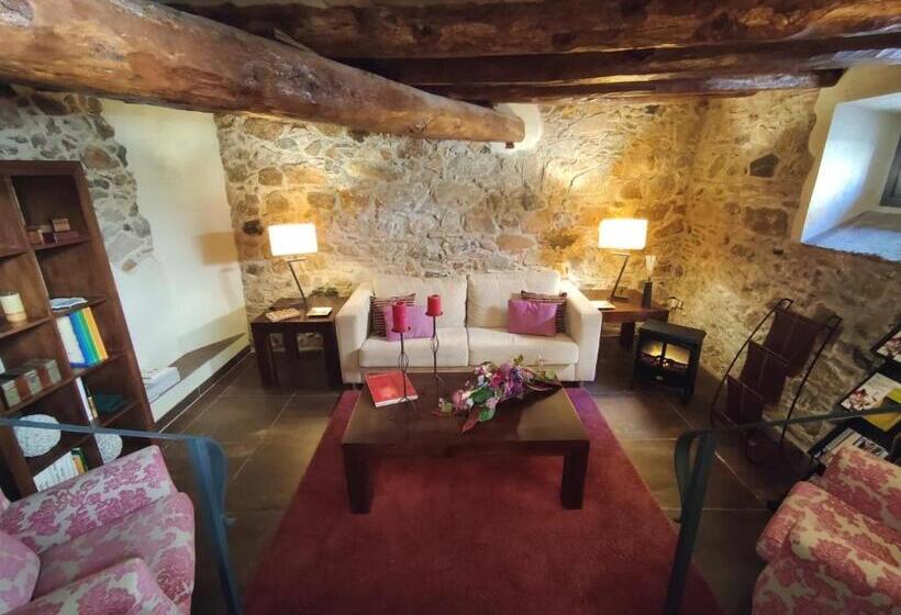 Отель Cal Barber