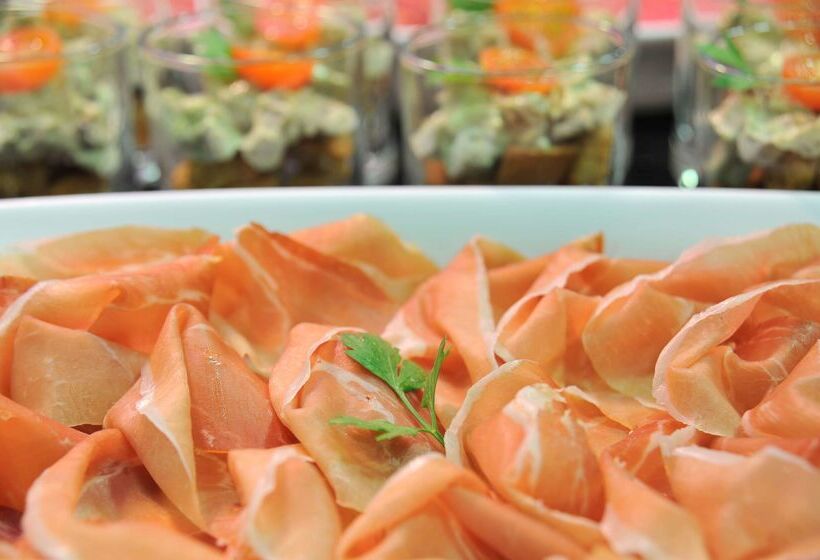 هتل Travelodge Málaga Airport