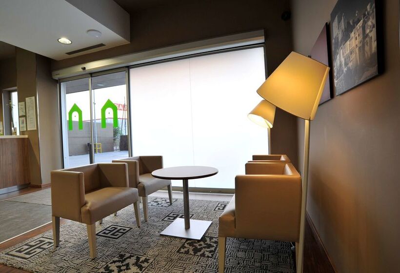 هتل Travelodge Málaga Airport