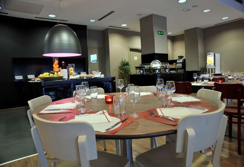 هتل Travelodge Málaga Airport