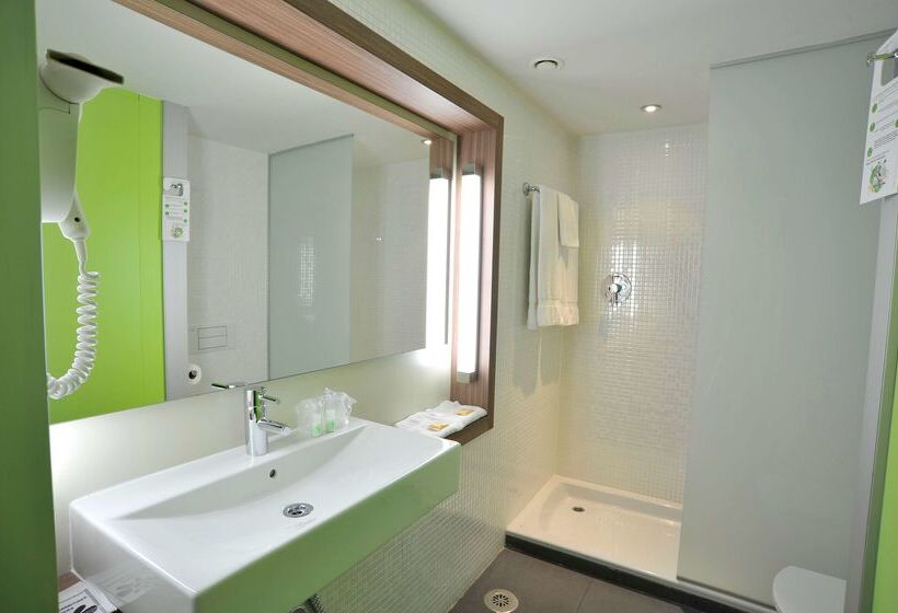 هتل Travelodge Málaga Airport