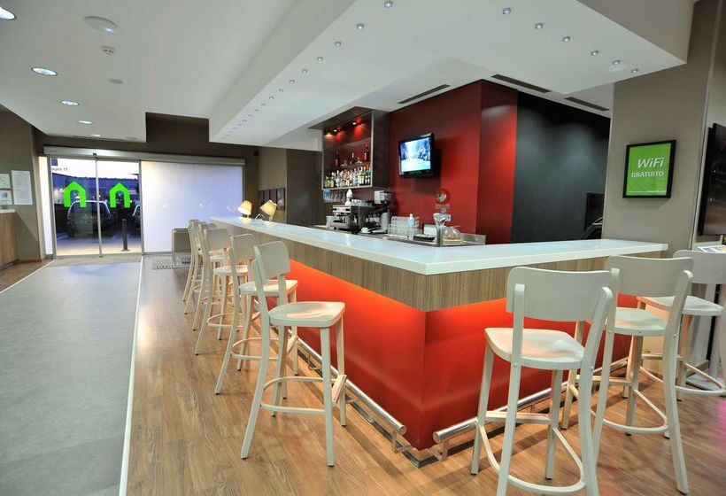 هتل Travelodge Málaga Airport