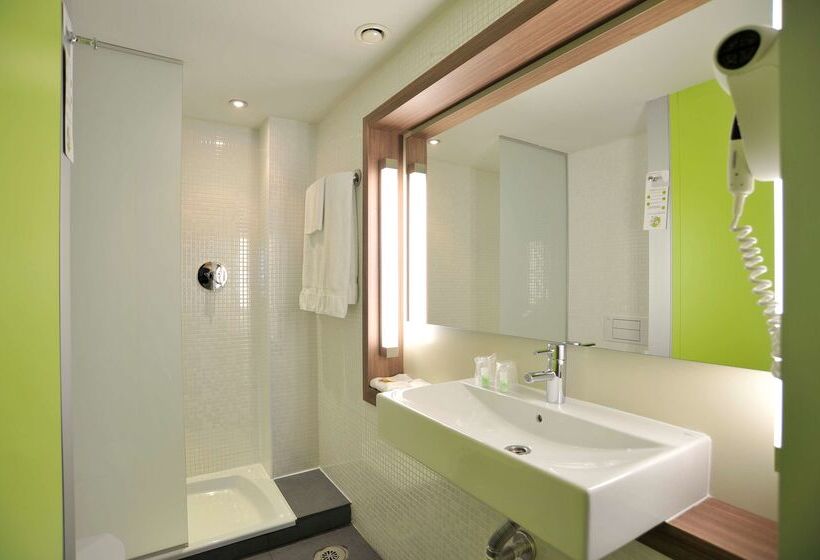 هتل Travelodge Málaga Airport