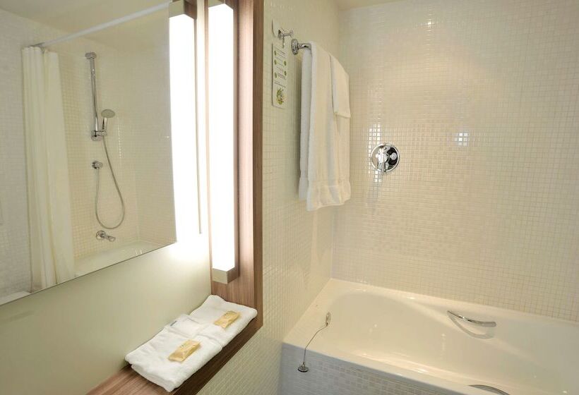 هتل Travelodge Málaga Airport