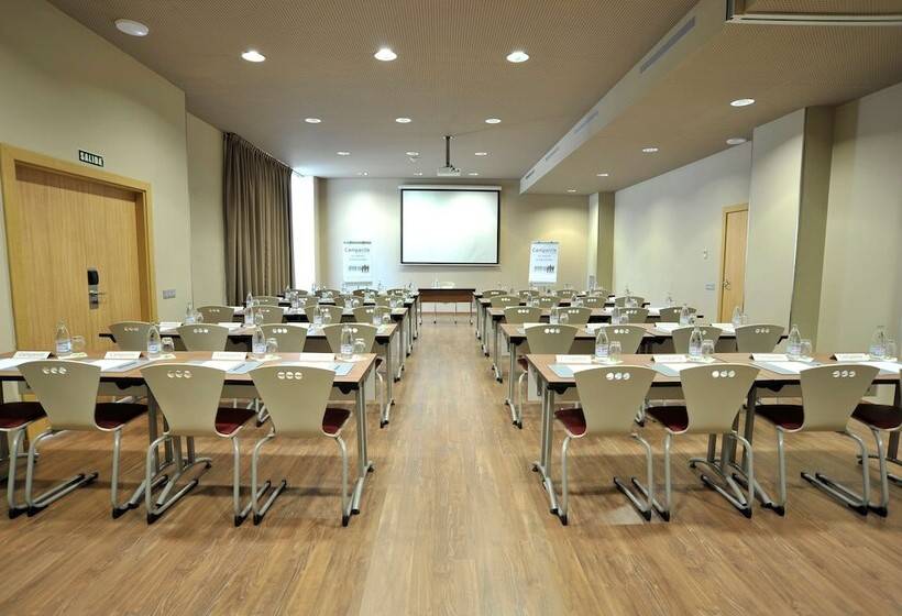 هتل Travelodge Málaga Airport